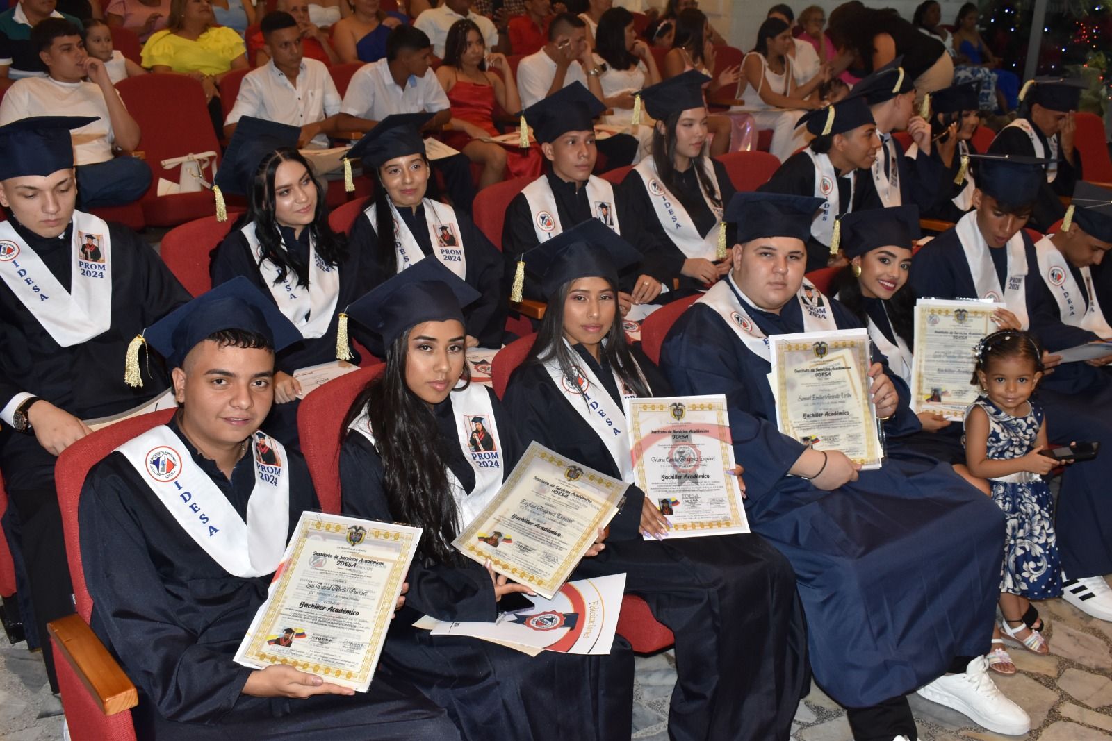 Felicitamos a nuestros brillantes graduados del Bachillerato Básico y Académico, promoción 2024, del Colegio IDESA. - Imagen 3