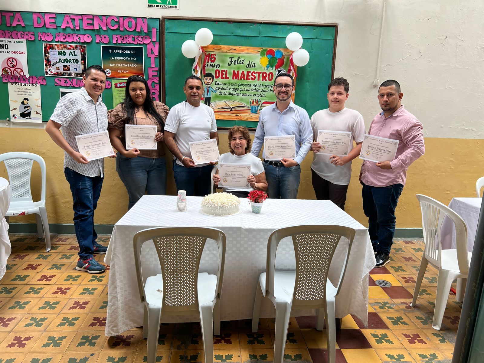 ¡Feliz Día del Maestro! 👨‍🏫👩‍🏫 - Imagen 2