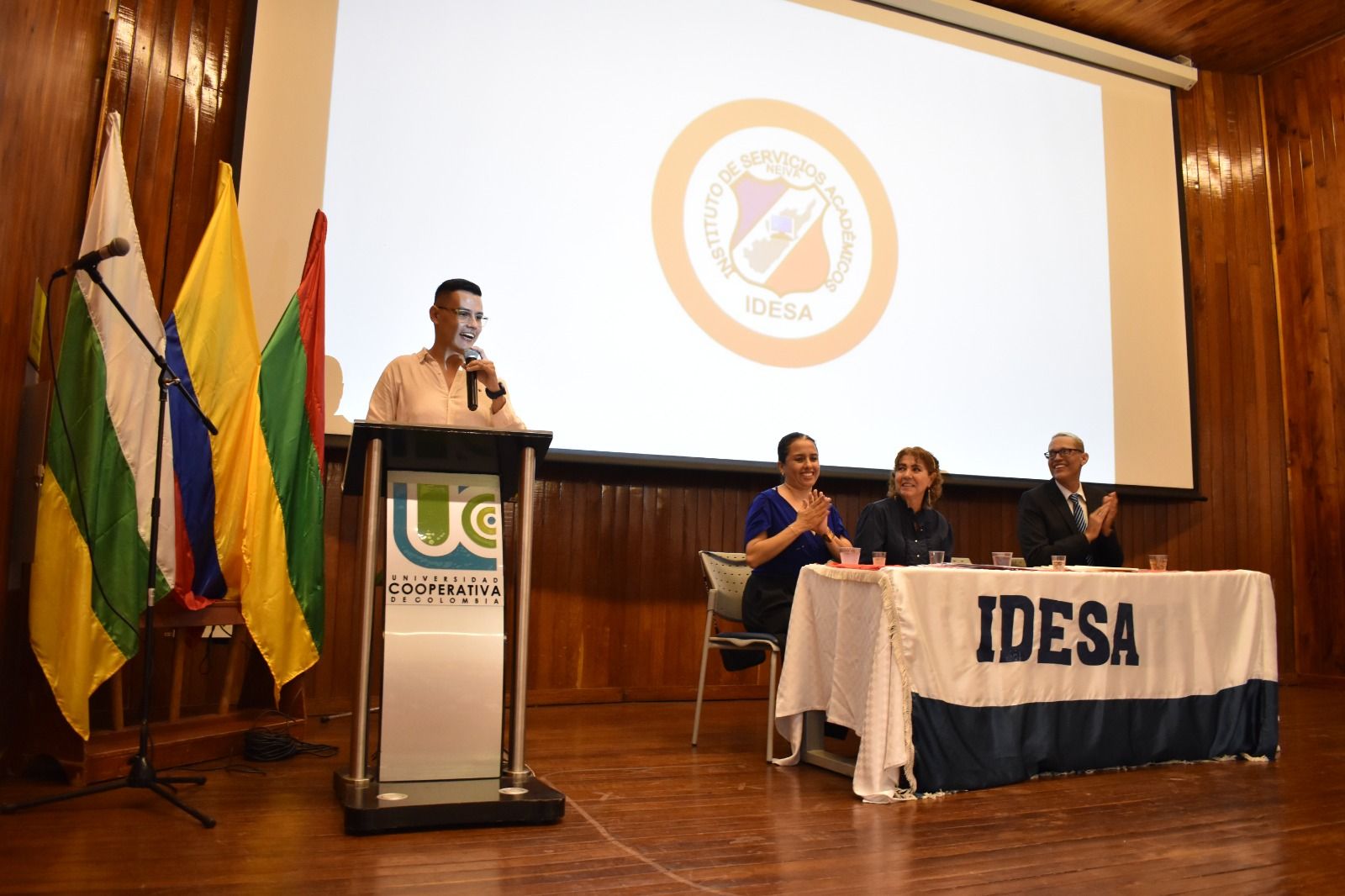 ¡Felicitaciones a nuestros Graduados IDESISTAS! 🎓✨ - Imagen 3