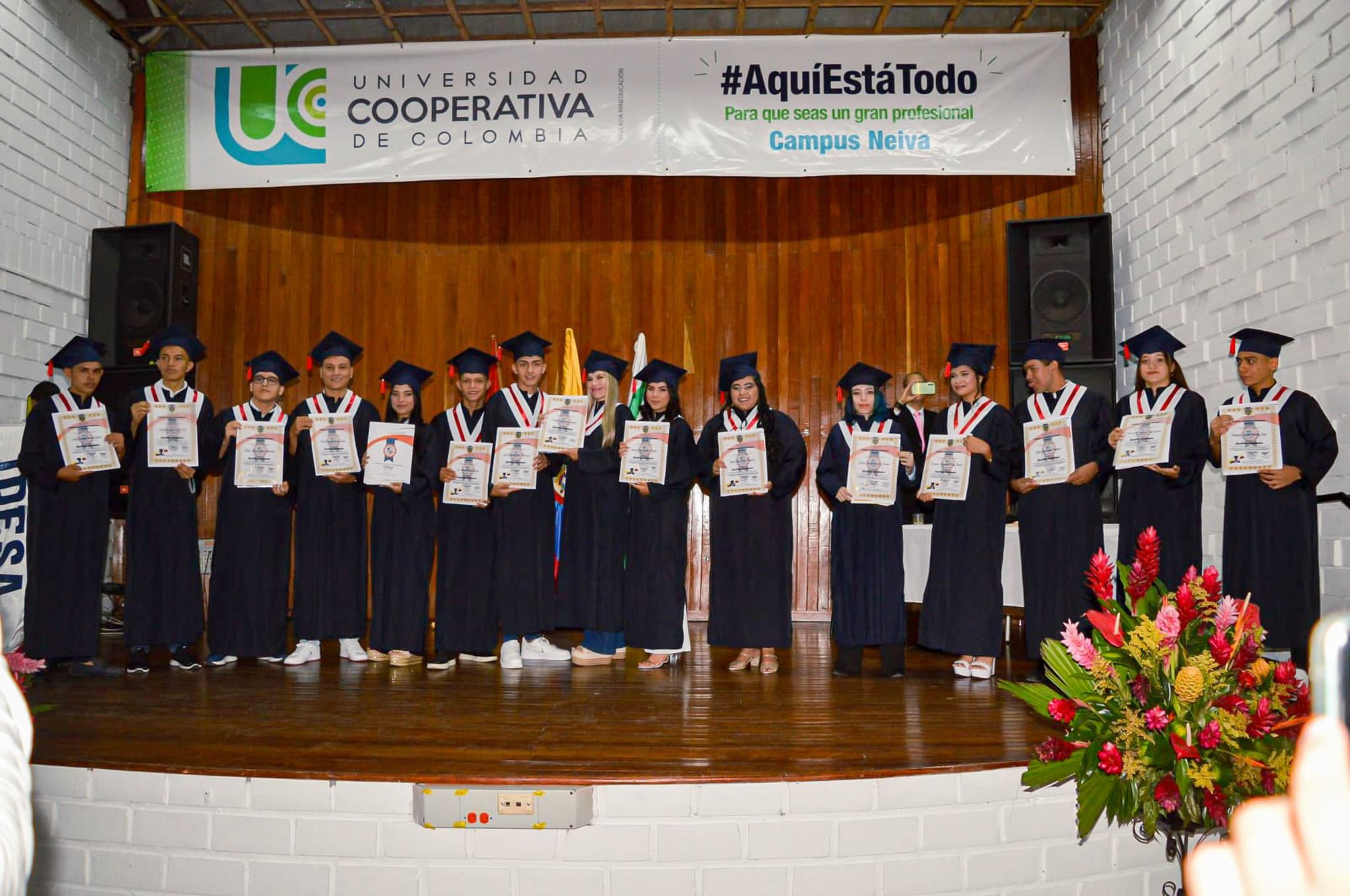¡Felicitaciones a nuestros graduados de bachillerato básico y bachillerato académico! - Imagen 8